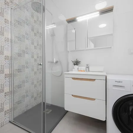 Apartment Bright & Modern With Balcony In Bemowo District By Renters